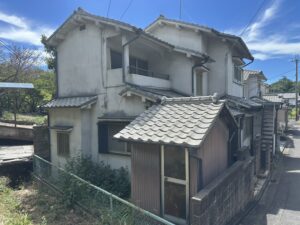 成約済：シティ御所柳田 1号室 -6DK家賃３万４千円　一戸建賃貸  当社は奈良県内はもちろん  御所市内の賃貸物件ももちろん  こちらの物件も  このページを見られた方に  ２０２６年１２月３１日まで有効  完全に  仲介手数料無料0円で当社、  有限会社不動産アドバイザーが  お客様をお守りします。     (有)不動産アドバイザーが提供する賃貸物件情報／  奈良県御所市／近鉄御所駅の賃貸物件情報 – ADVISERCENTER賃貸    不動産・住宅サイトADVISERCENTER  > 賃貸  > 奈良県  > 御所市  > 近鉄御所駅  > シティ御所柳田 1号室  > (有)不動産アドバイザーが提供する賃貸物件情報     シティ御所柳田 1号室 – (有)不動産アドバイザーが提供する 賃貸物件情報