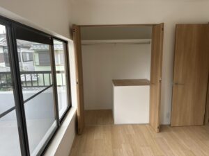 天理市平等坊 中古物件　２階　洋室の収納　写真