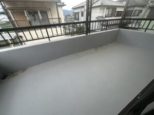 天理市平等坊 中古物件　２階広いバルコニーの写真