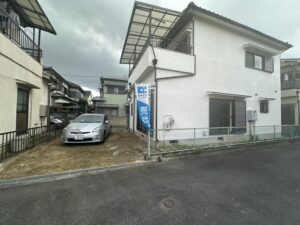 平等坊 中古物件　外観・駐車場写真