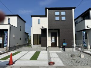 グラファーレ奈良県天理市永原町第2期全3棟残1棟 （ＪＲ桜井線「長柄駅」徒歩19分）新築一戸建て グラファーレ奈良県天理市永原町第2期全3棟 2号棟の場合2098万円住宅ローン支払い月々58979円  ３５年返済金利0.975％の場合  当社は！仲介手数料無料0円 グラファーレ奈良県天理市永原町第2期全3棟 （ＪＲ桜井線「長柄駅」徒歩19分） （近鉄天理線・JR桜井線「天理駅」駅徒歩24分）新築一戸建て 永原町（長柄駅）２号棟 2098万円
